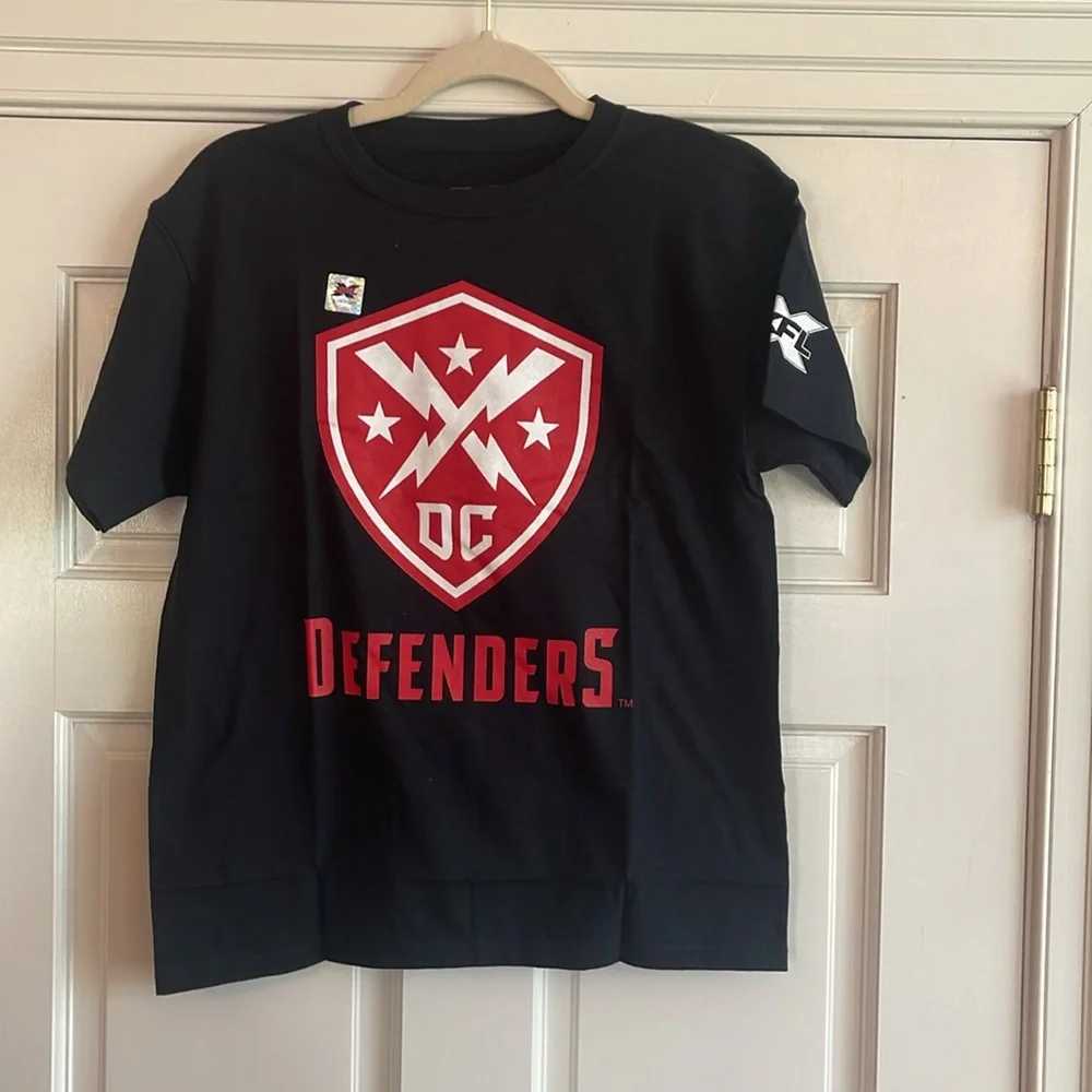 New XFL DC Defenders youth large, short sleeve tee unisex.
